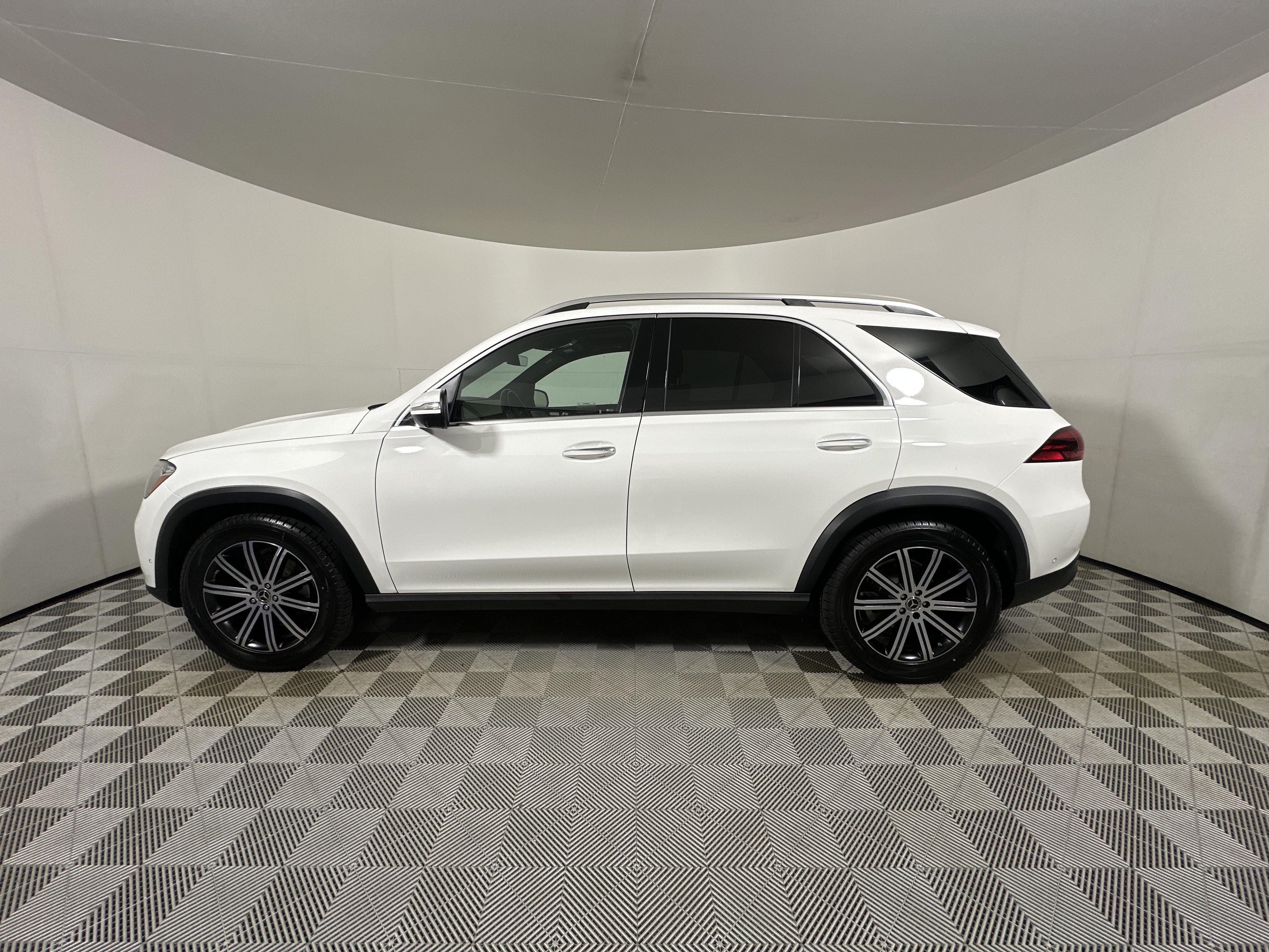 Used 2024 White Mercedes-Benz GLE 350 image 4
