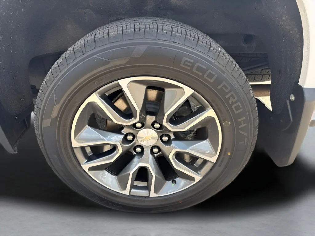 Used 2024 Summit White Chevrolet LT image 84