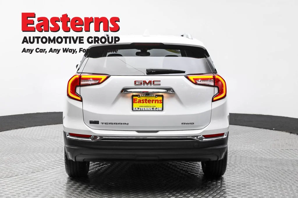 Used 2024 White GMC SLT image 6