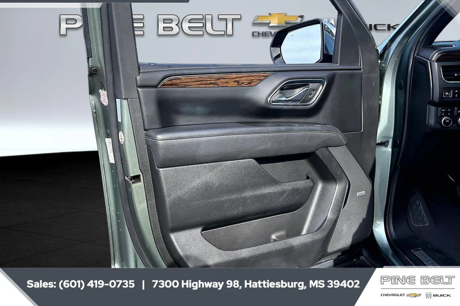 Used 2023 Silver Sage Metallic Chevrolet Premier image 17