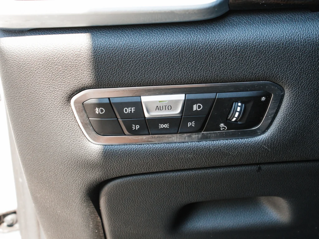 Used 2019 Alpine White BMW xDrive40i image 12
