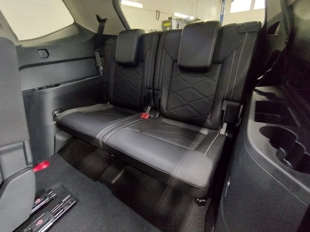 New 2026 Black Volkswagen 2.0T SE w/Technology image 27