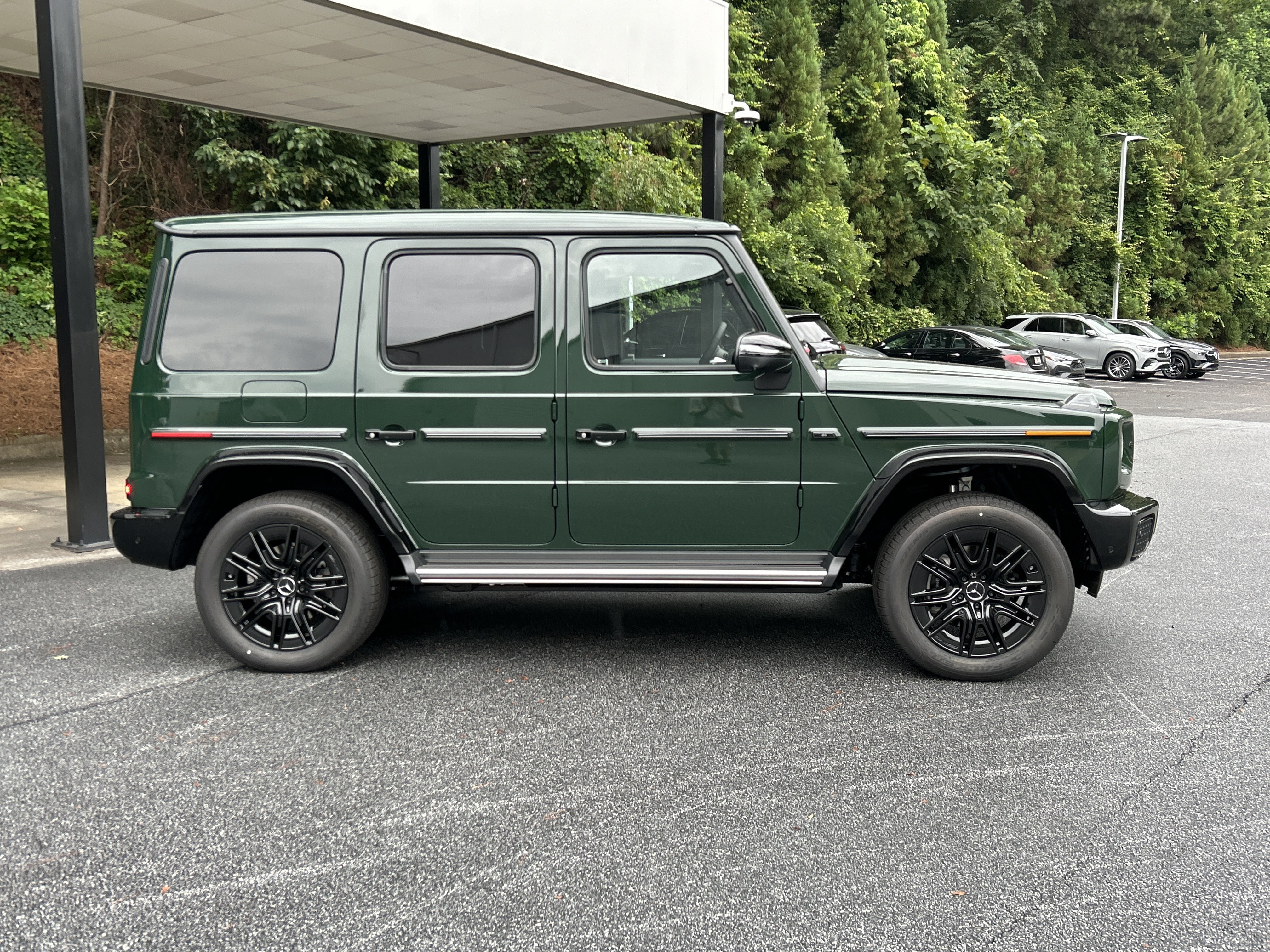 New 2026 MANUFAKTUR Deep Green Non-Metallic Mercedes-Benz G 580e SUV image 5