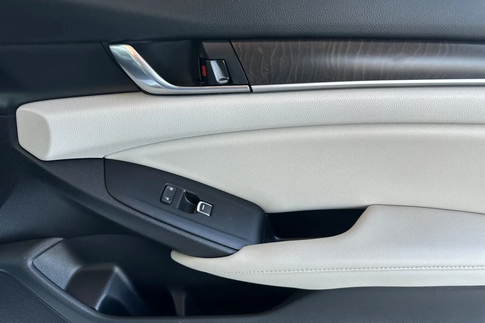 2021 Honda Accord EX-L - Photo 18
