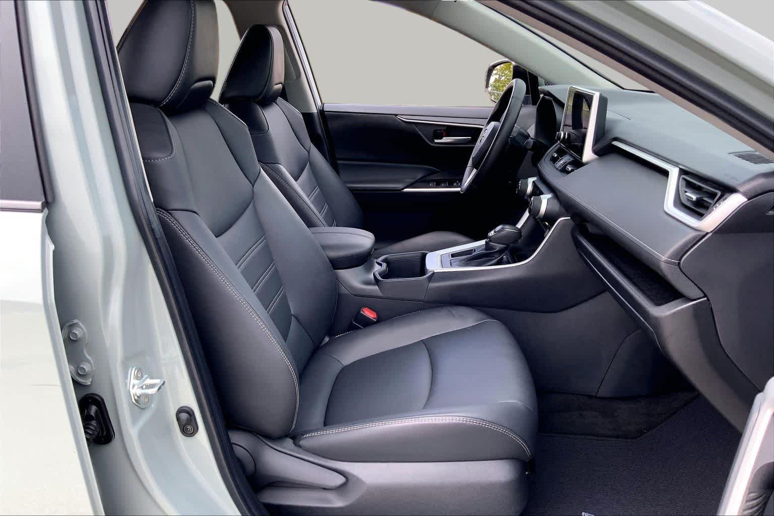 Used 2023 Lunar Rock Toyota XLE Premium image 9