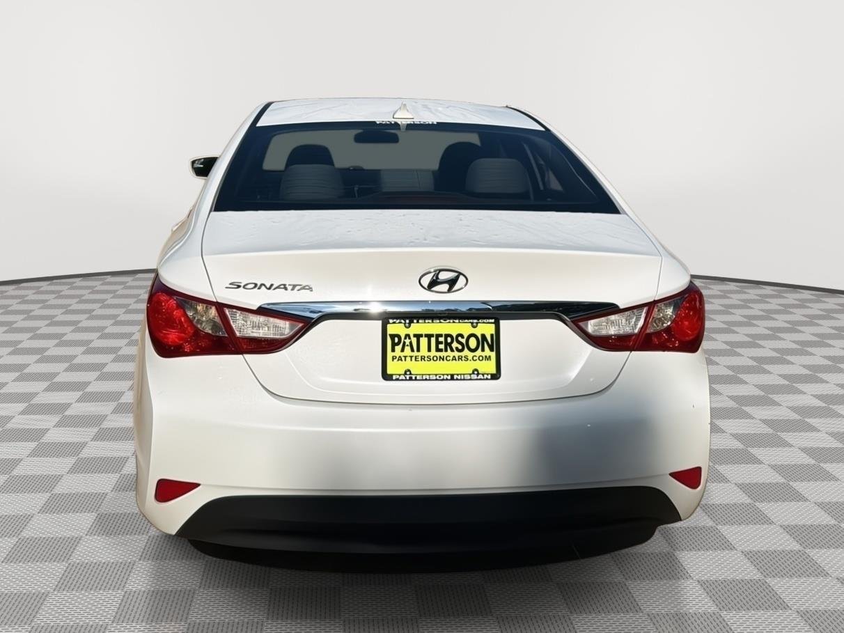 Used 2014 Pearl White Hyundai GLS image 3