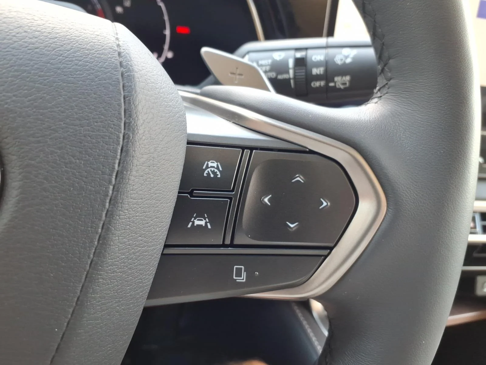 Certified Used 2024 Matador Red Mica Lexus Premium image 25