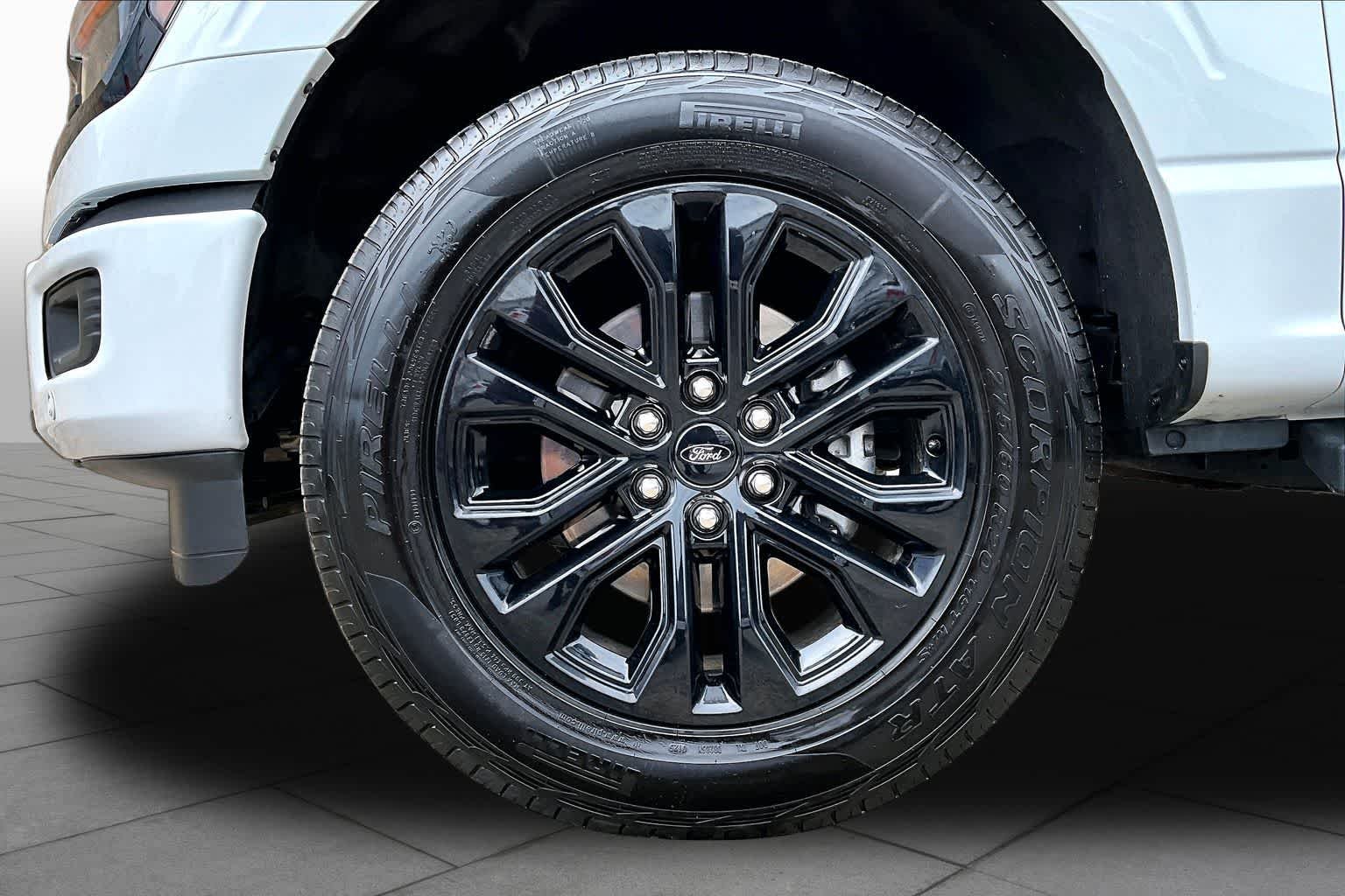 Used 2025 Oxford White Clearcoat Ford XLT image 17