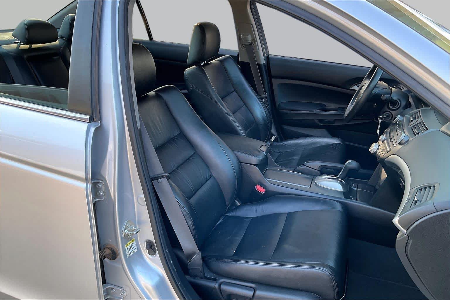 Used 2012 Polished Metal Metallic Honda SE image 9