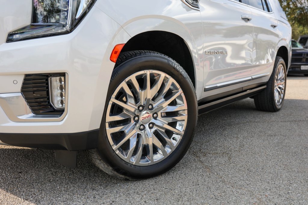 Used 2024 White GMC Denali image 3