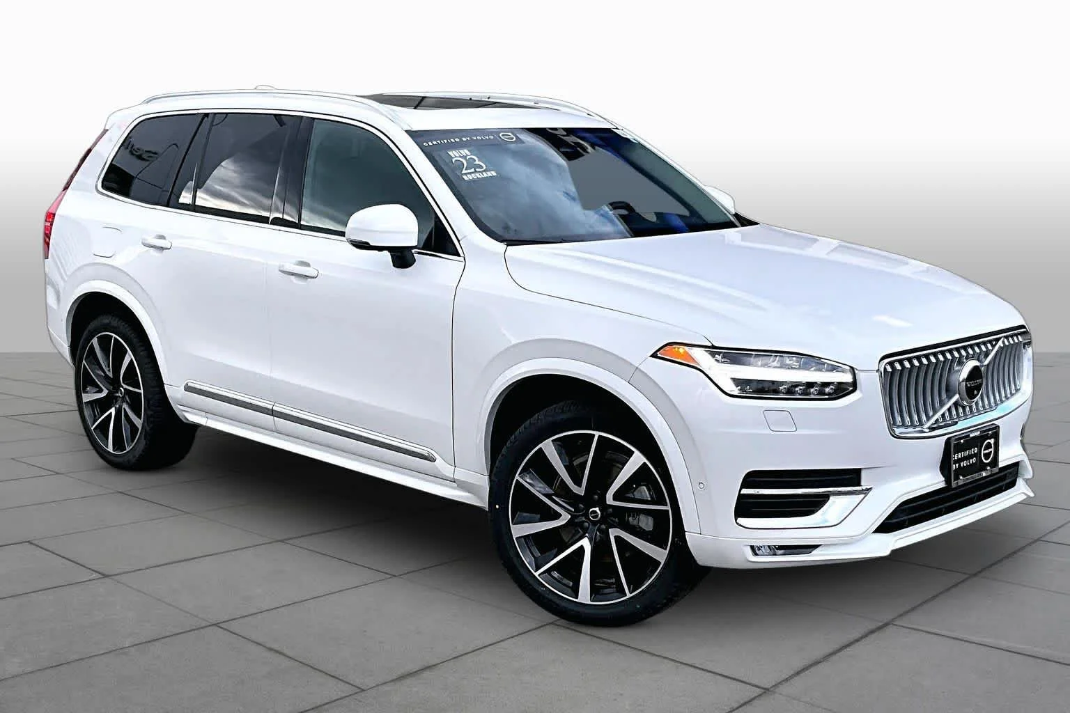 Certified Used 2023 Crystal White Volvo Plus image 3