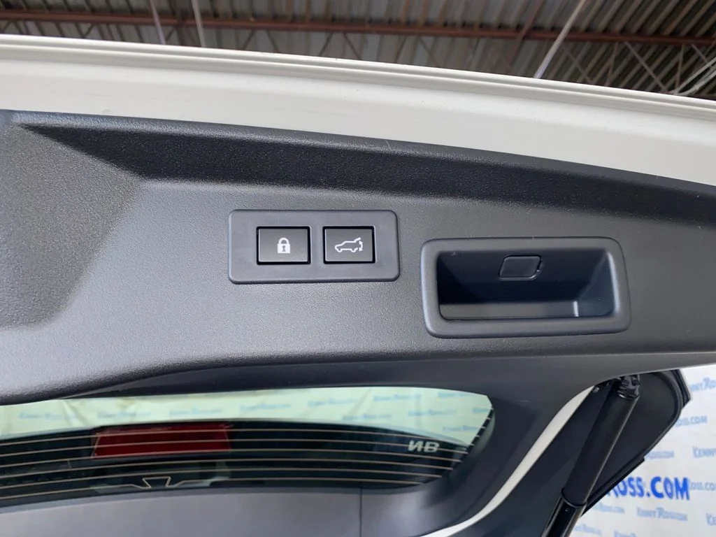 New 2026 CRYSTAL WHITE PEARL Subaru Premium image 17