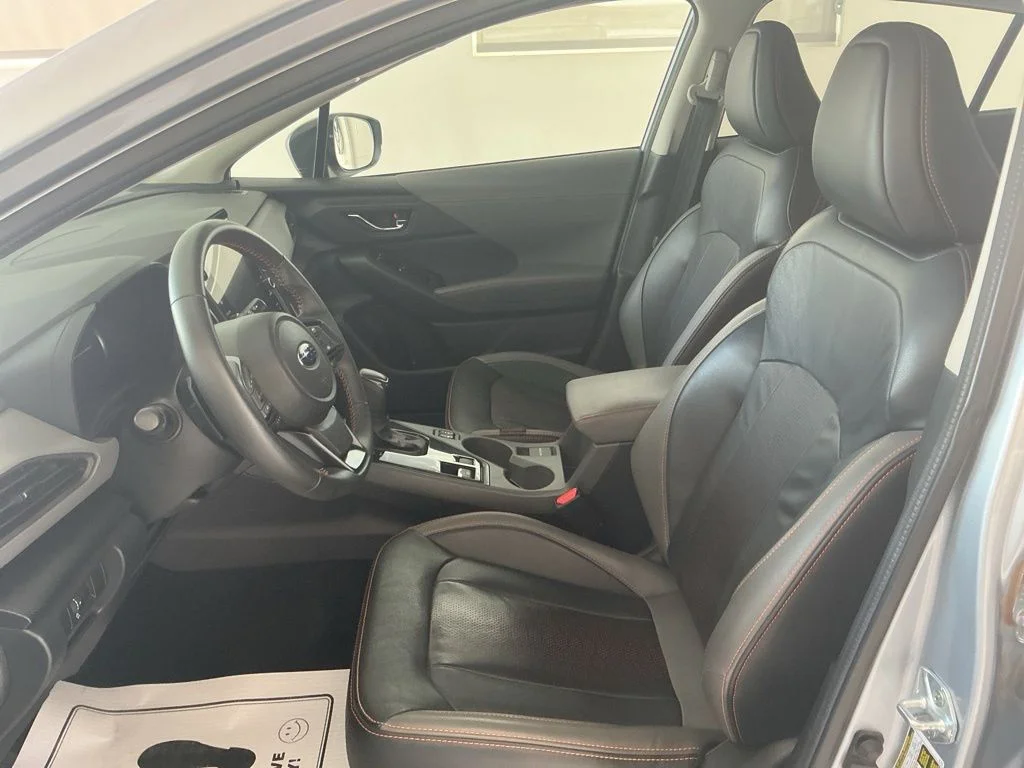 Used 2024 Ice Silver Metallic Subaru Limited image 9
