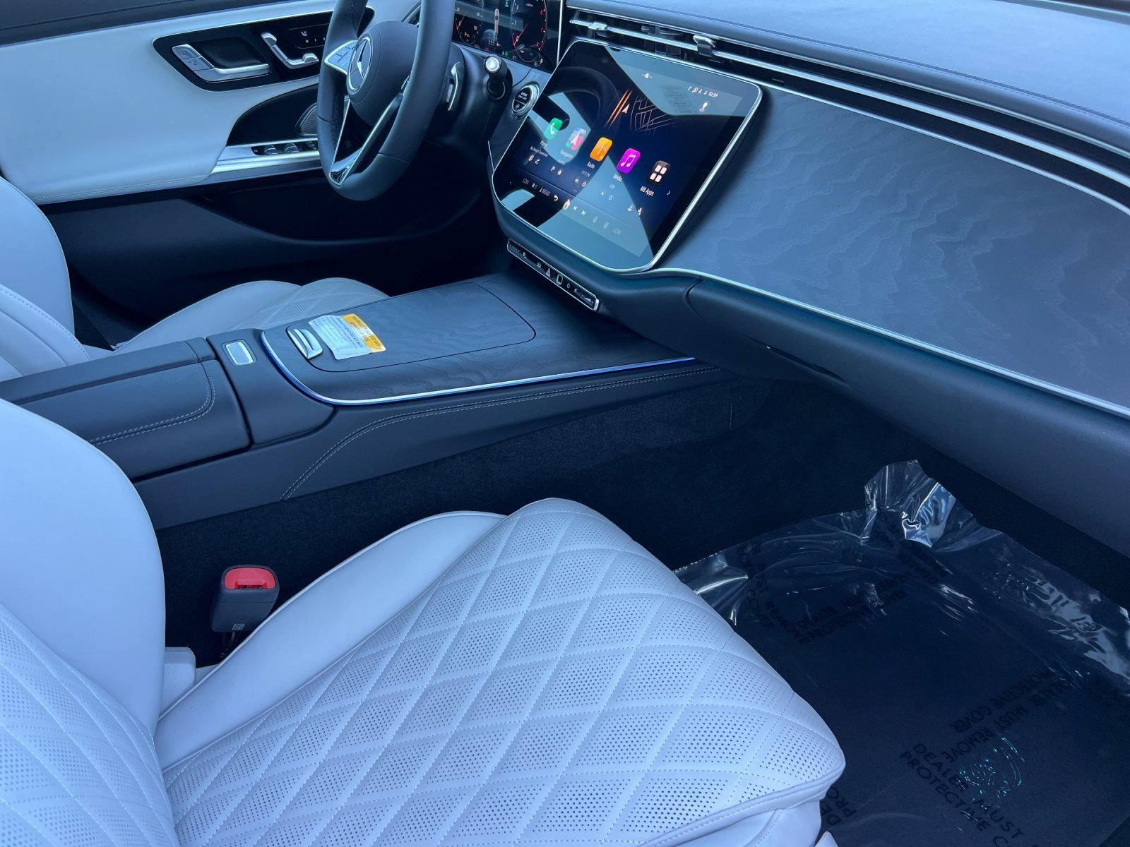 New 2026 MANUFAKTUR Moonlight White Metallic Mercedes-Benz E 450 image 17