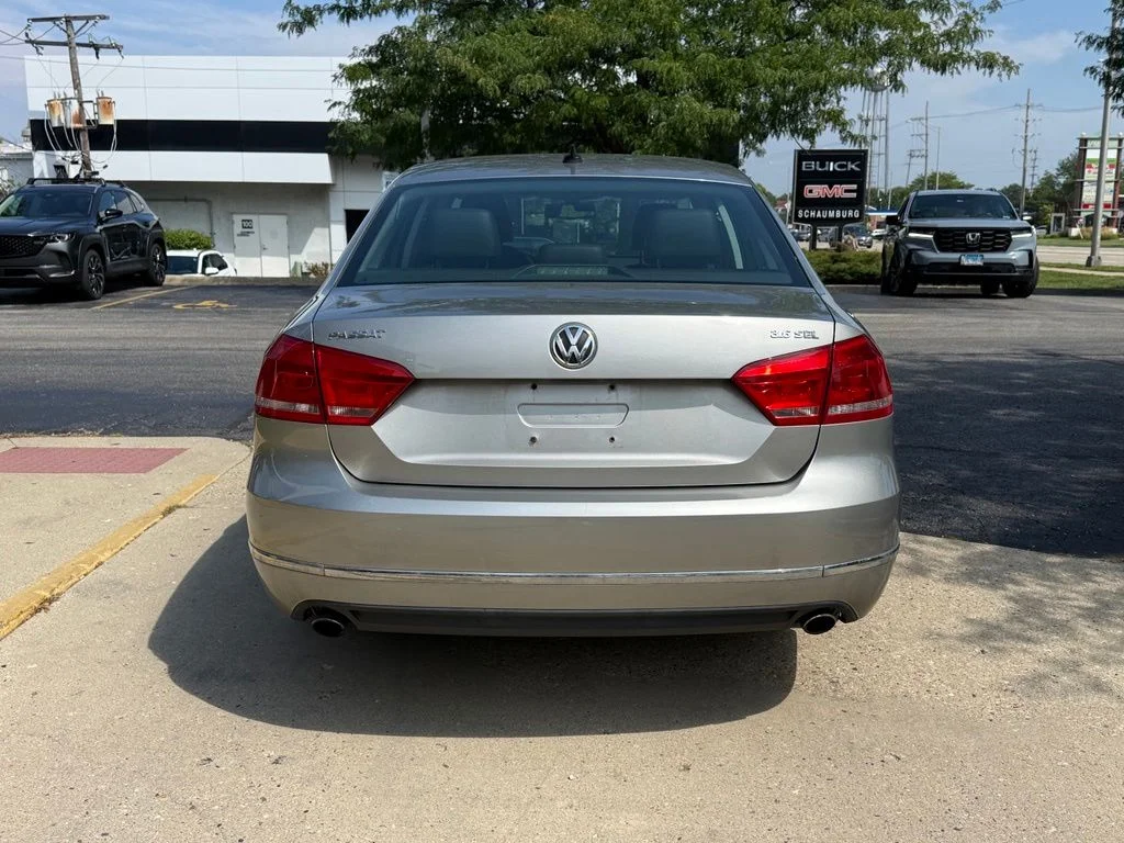 Used 2012 Gray Volkswagen V6 SEL Premium image 6