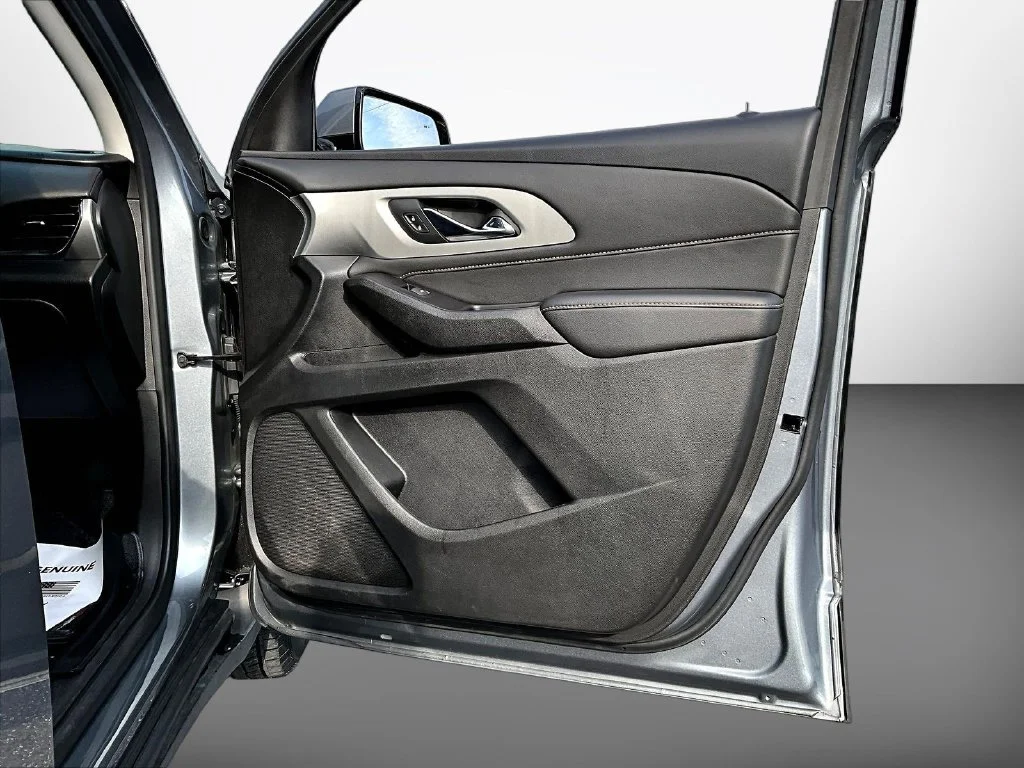 Used 2020 Gray Chevrolet LT image 31
