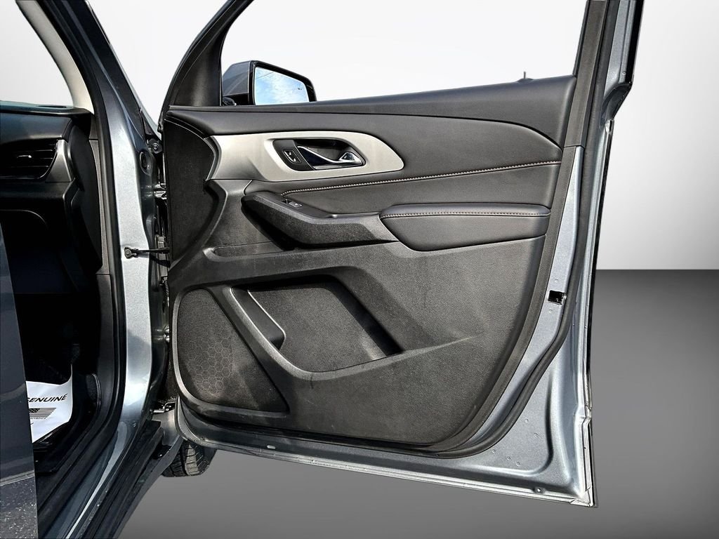 Used 2020 Gray Chevrolet LT image 31