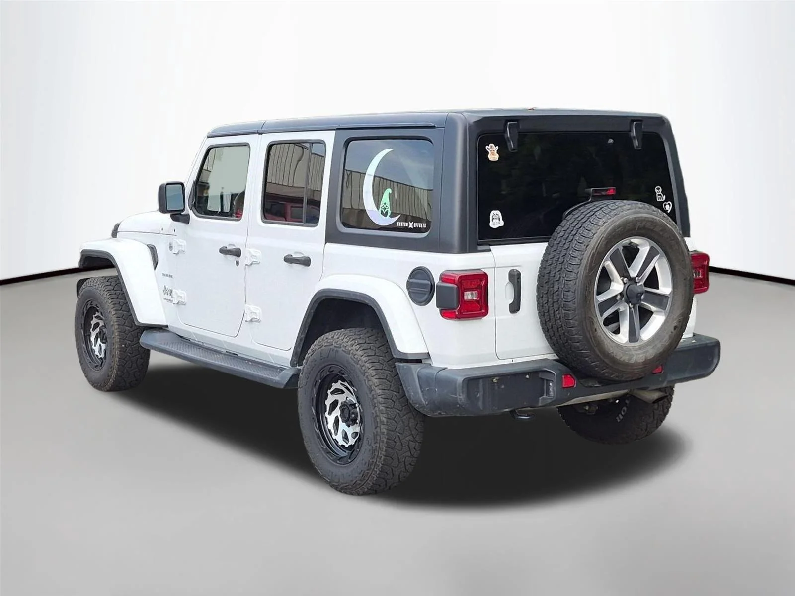 Used 2021 Bright White Clearcoat Jeep Unlimited Sahara image 3
