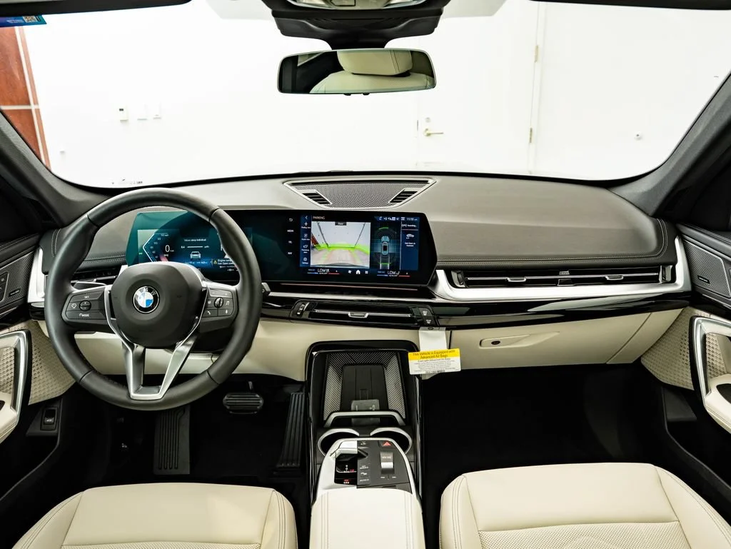 New 2026 Cape York Green Metallic BMW xDrive28i image 4