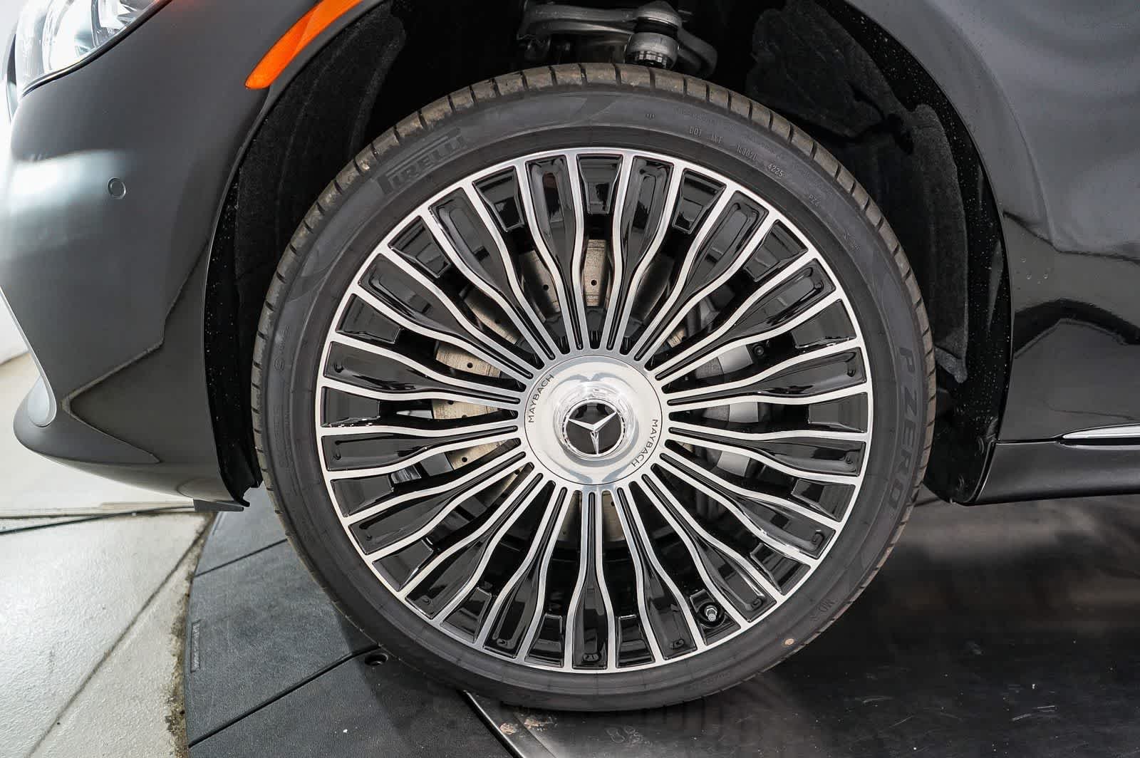 New 2026 Obsidian Black Metallic Mercedes-Benz Maybach S 580 image 9