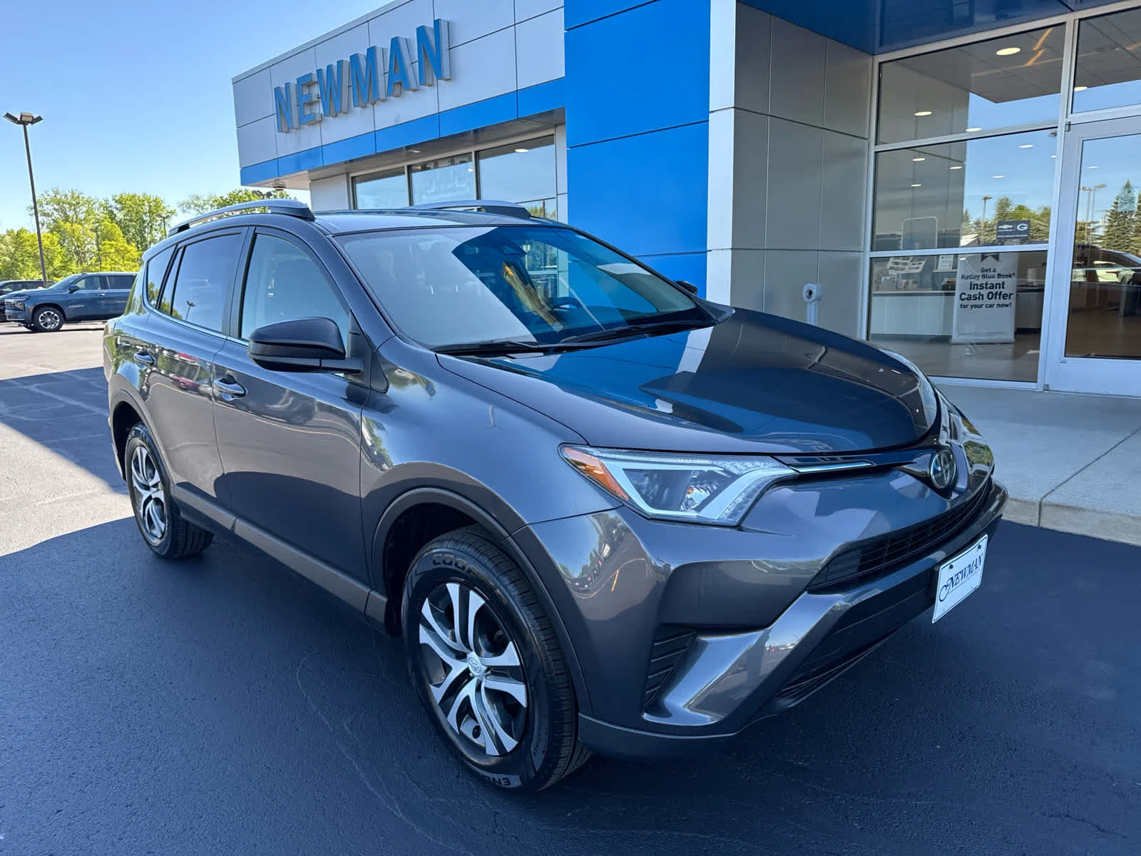 2018 Toyota RAV4 LE's photo