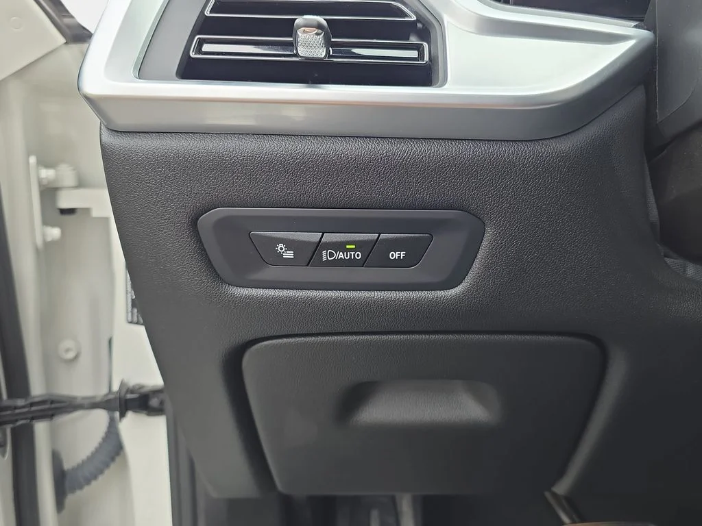 Used 2024 Alpine White BMW xDrive40i image 27