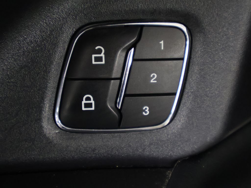 Used 2020 White Ford Platinum image 40