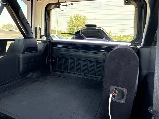 Used 2019  Jeep Sahara image 36
