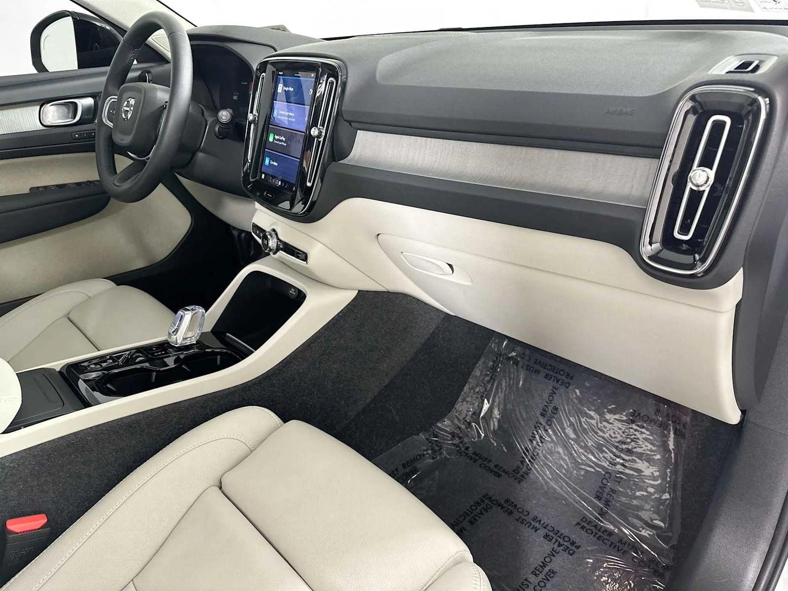 Certified Used 2025 Crystal White Volvo Plus image 28