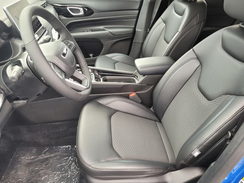 New 2026 Hydro Blue Pearlcoat Jeep Latitude image 8
