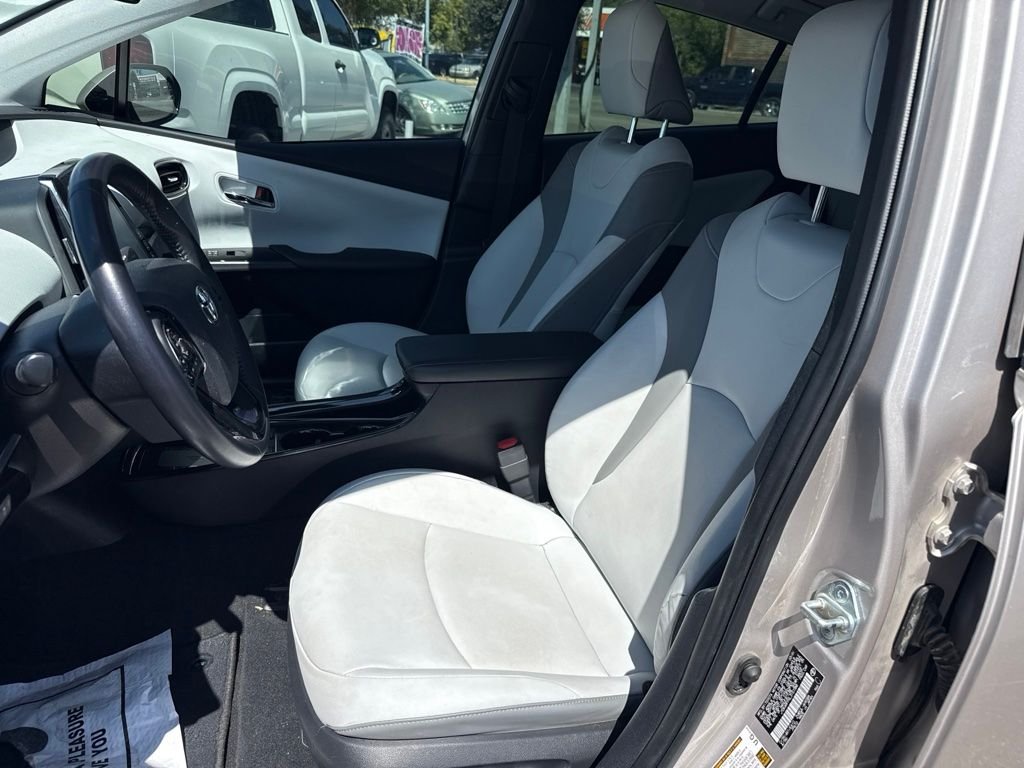 Used 2020 Silver Toyota XLE image 10
