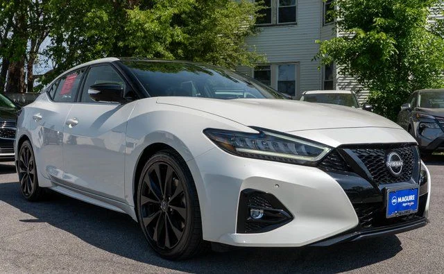 Certified Used 2023 White Nissan SR image 5