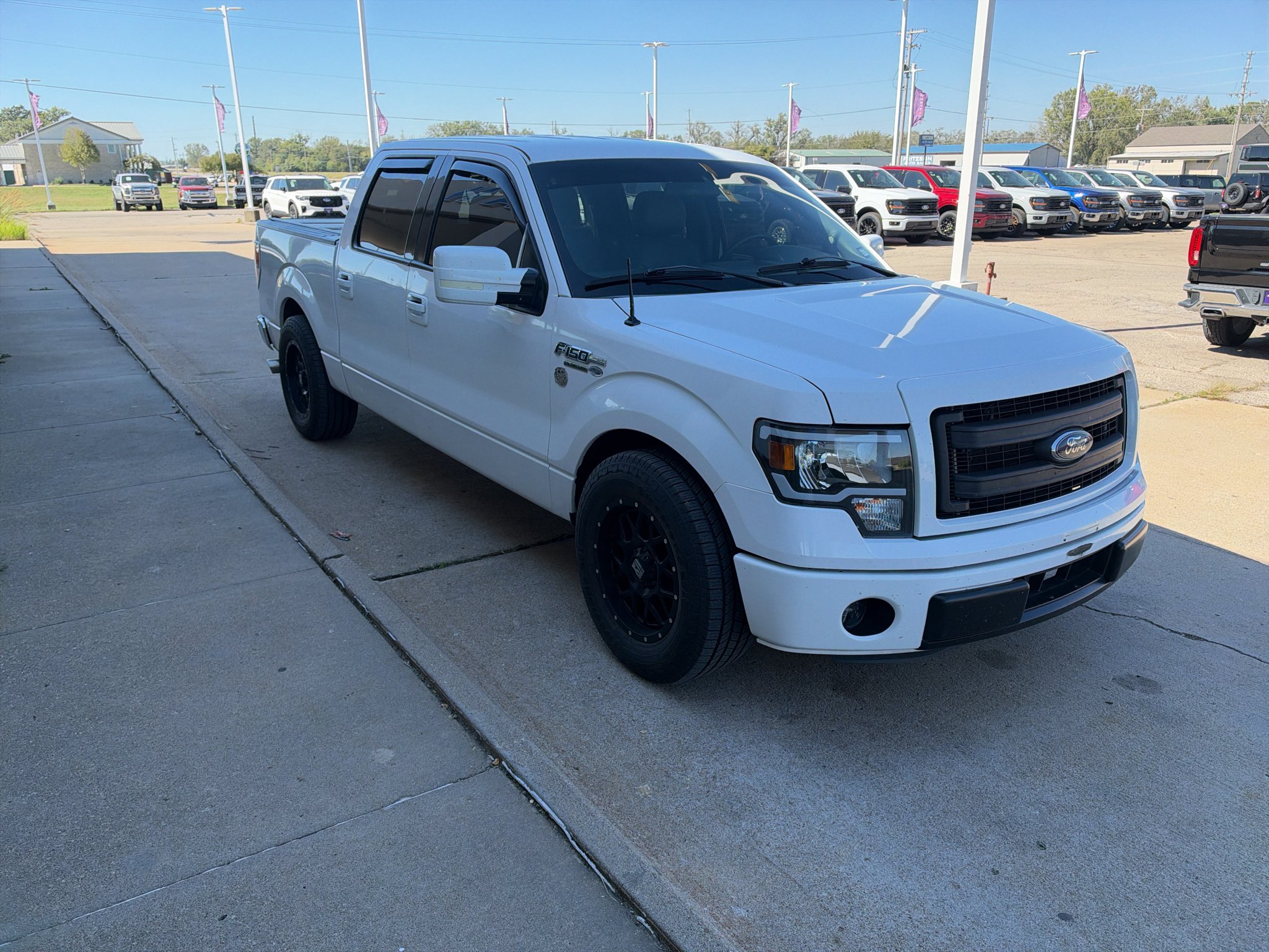 Used 2014 Oxford White Ford XLT image 4