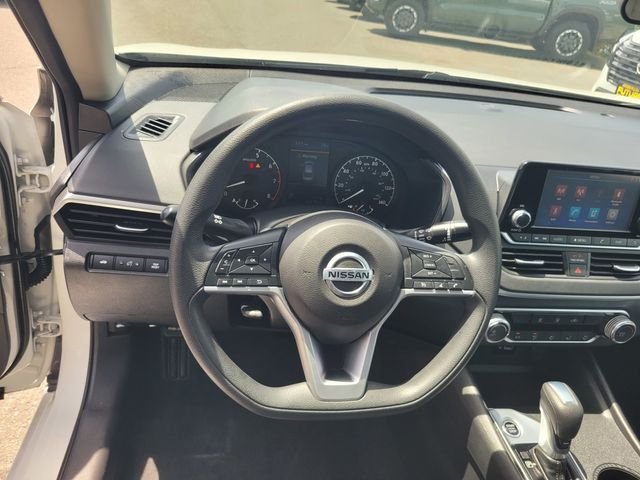 Used 2021 White Nissan 2.5 S image 30