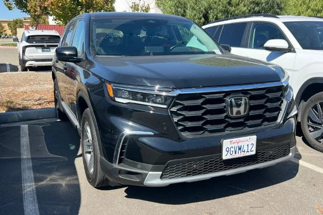 Used 2023  Honda EX-L image 5