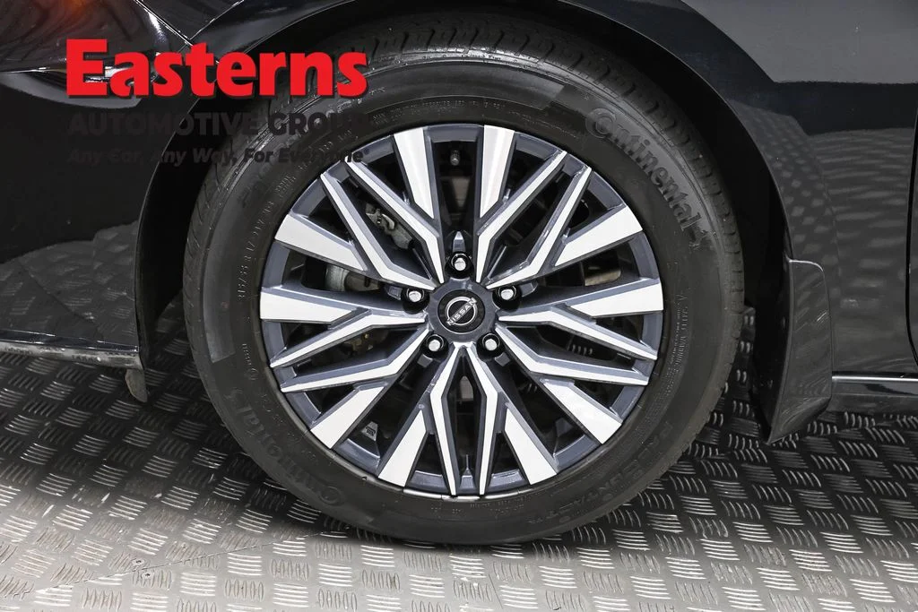 Used 2023 Black Nissan 2.5 SV image 32