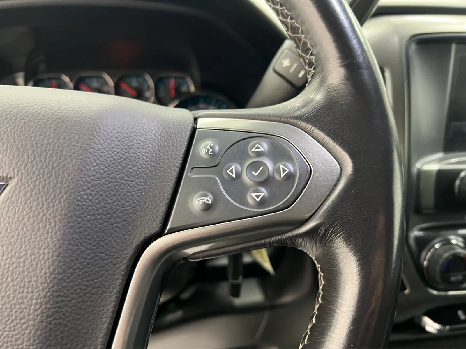 Used 2018 Silver Ice Metallic Chevrolet LT image 16