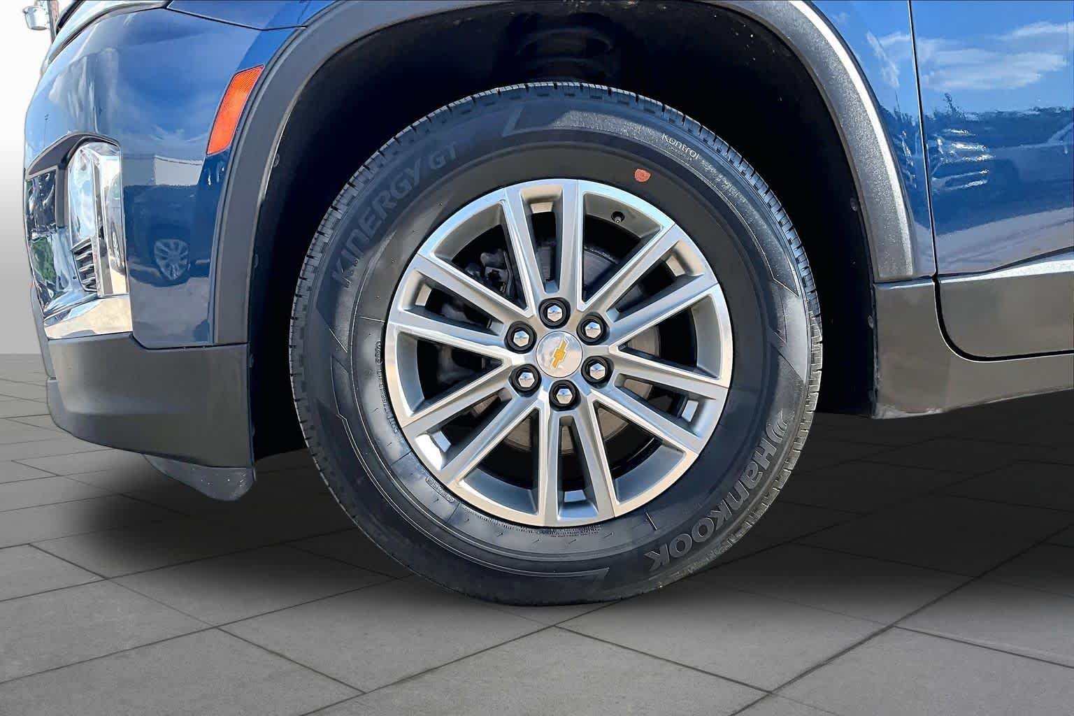 Used 2023 Northsky Blue Metallic Chevrolet LT Cloth image 11