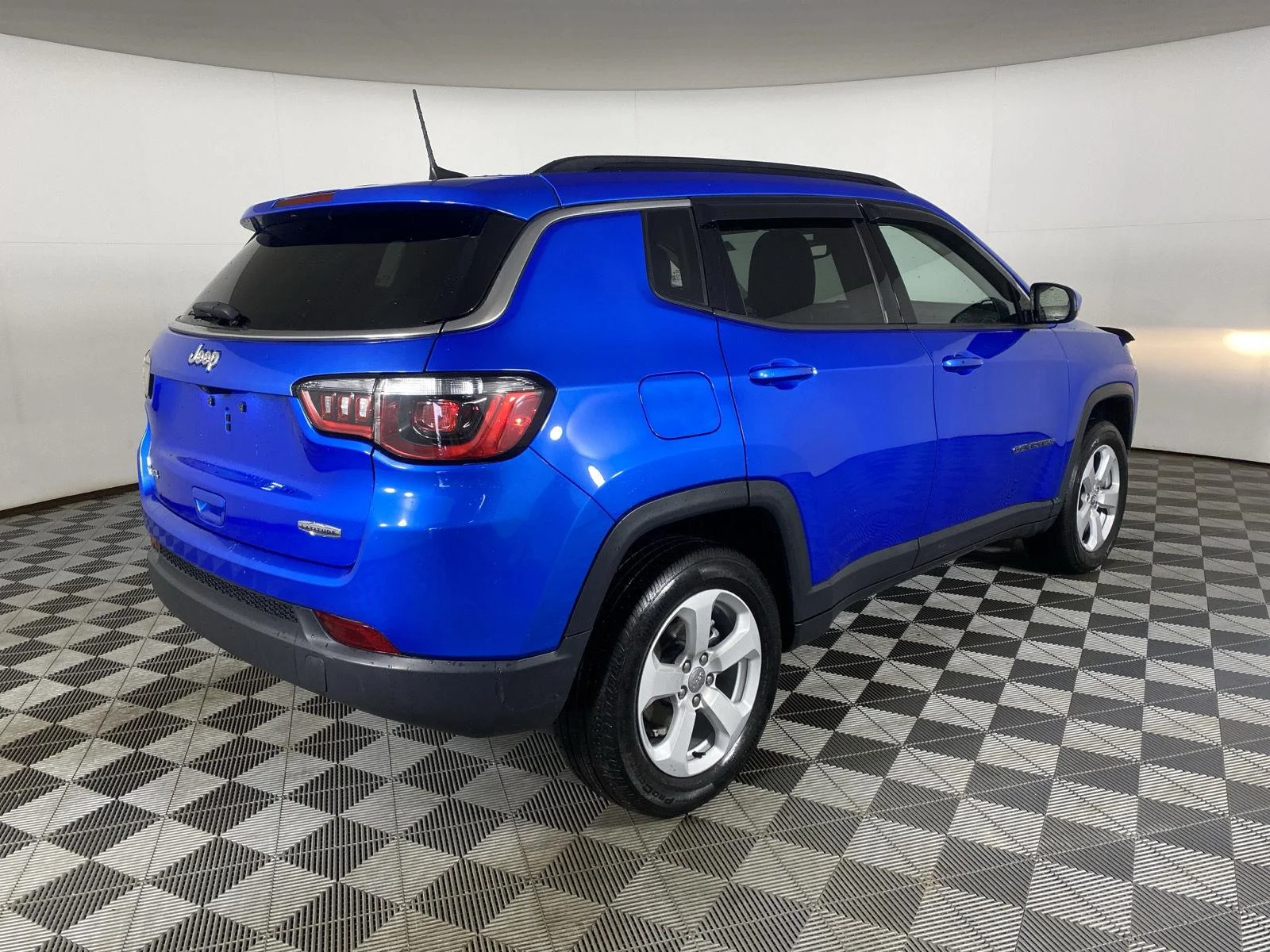 Used 2020 Laser Blue Pearlcoat Jeep Latitude image 7