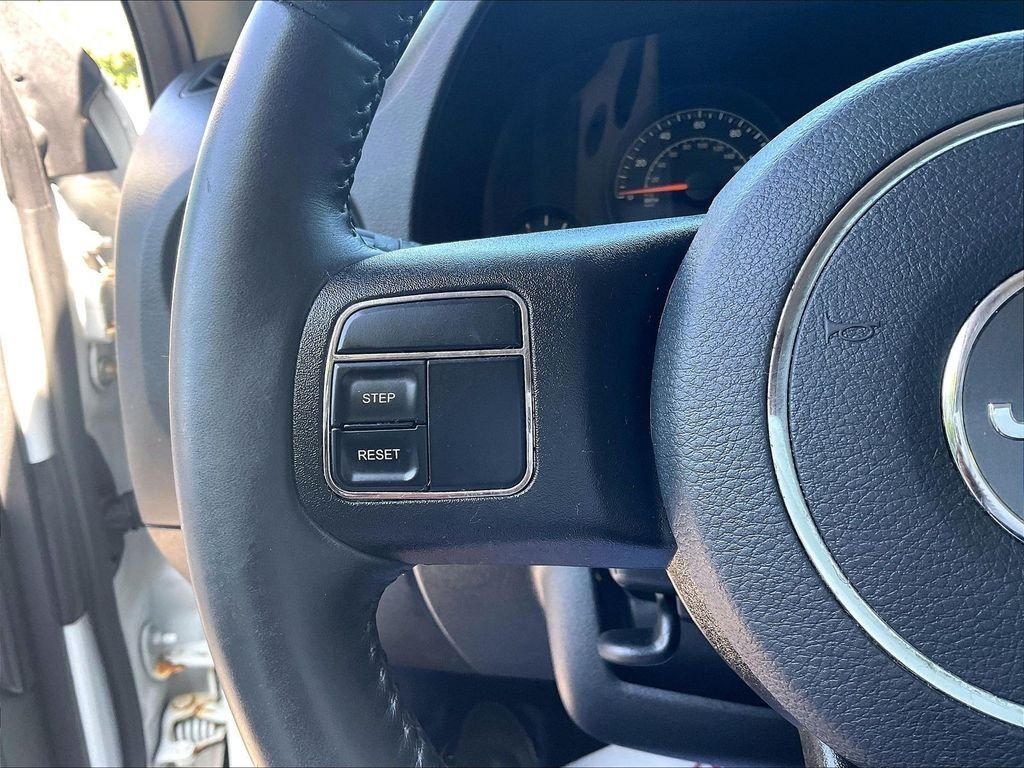 Used 2014 White Jeep Latitude image 21