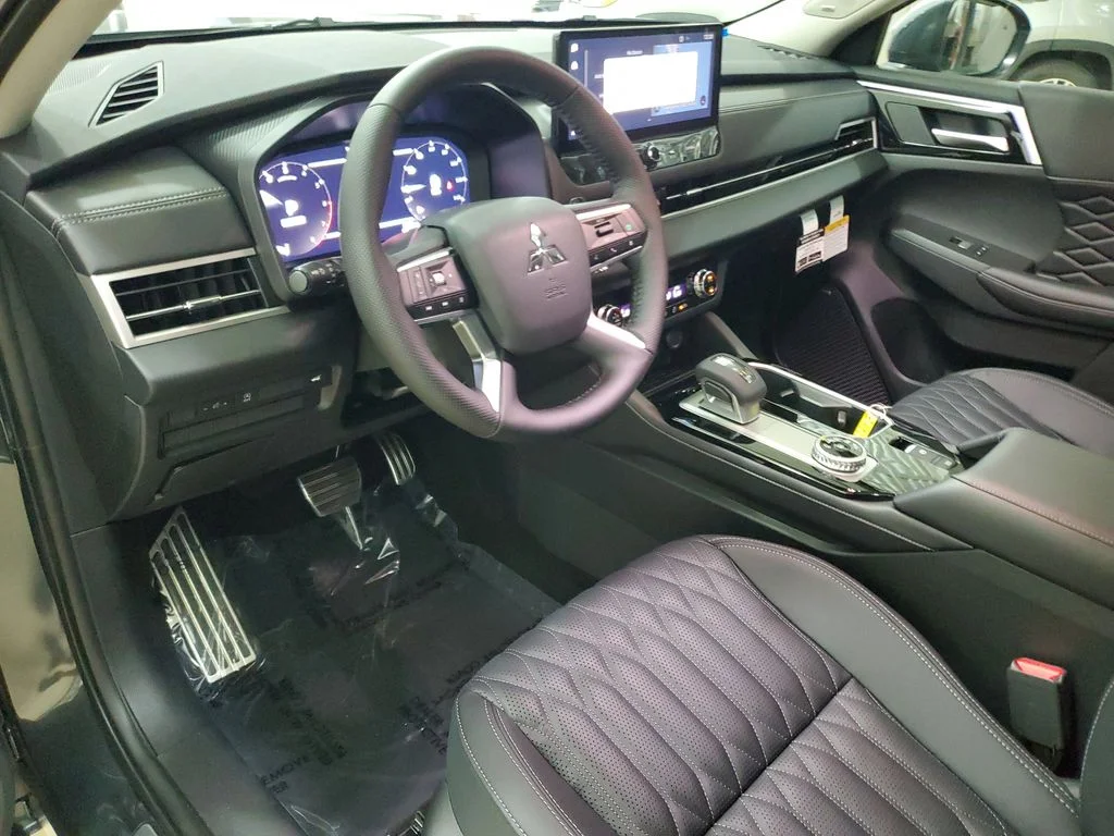 New 2026 Gray Mitsubishi SEL image 22