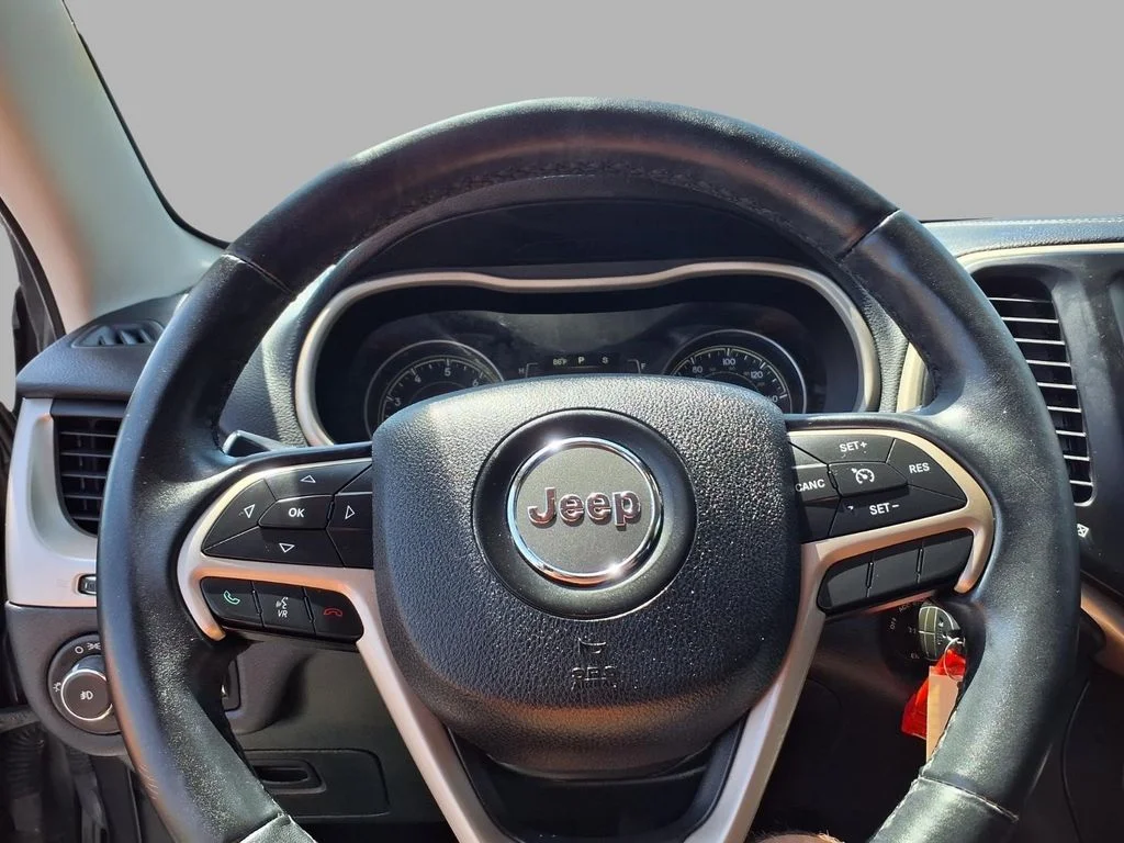 Used 2016 Gray Jeep Latitude image 12