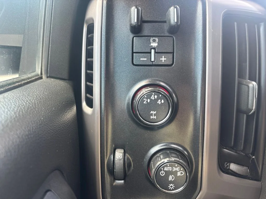 Used 2016 White GMC SLT image 16