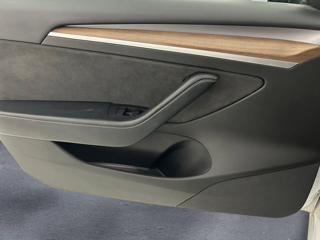Used 2022  Tesla Long Range image 12