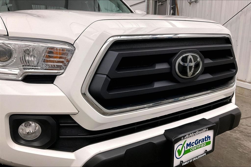 Used 2023 White Toyota SR5 image 33