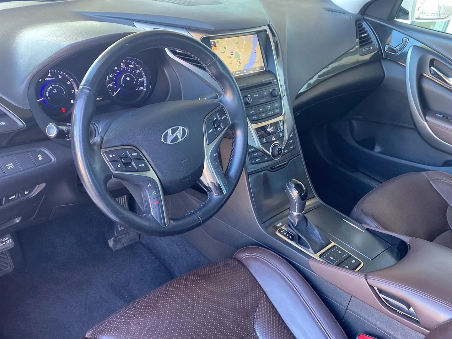 Used 2014 Diamond White Pearl Hyundai Limited image 13