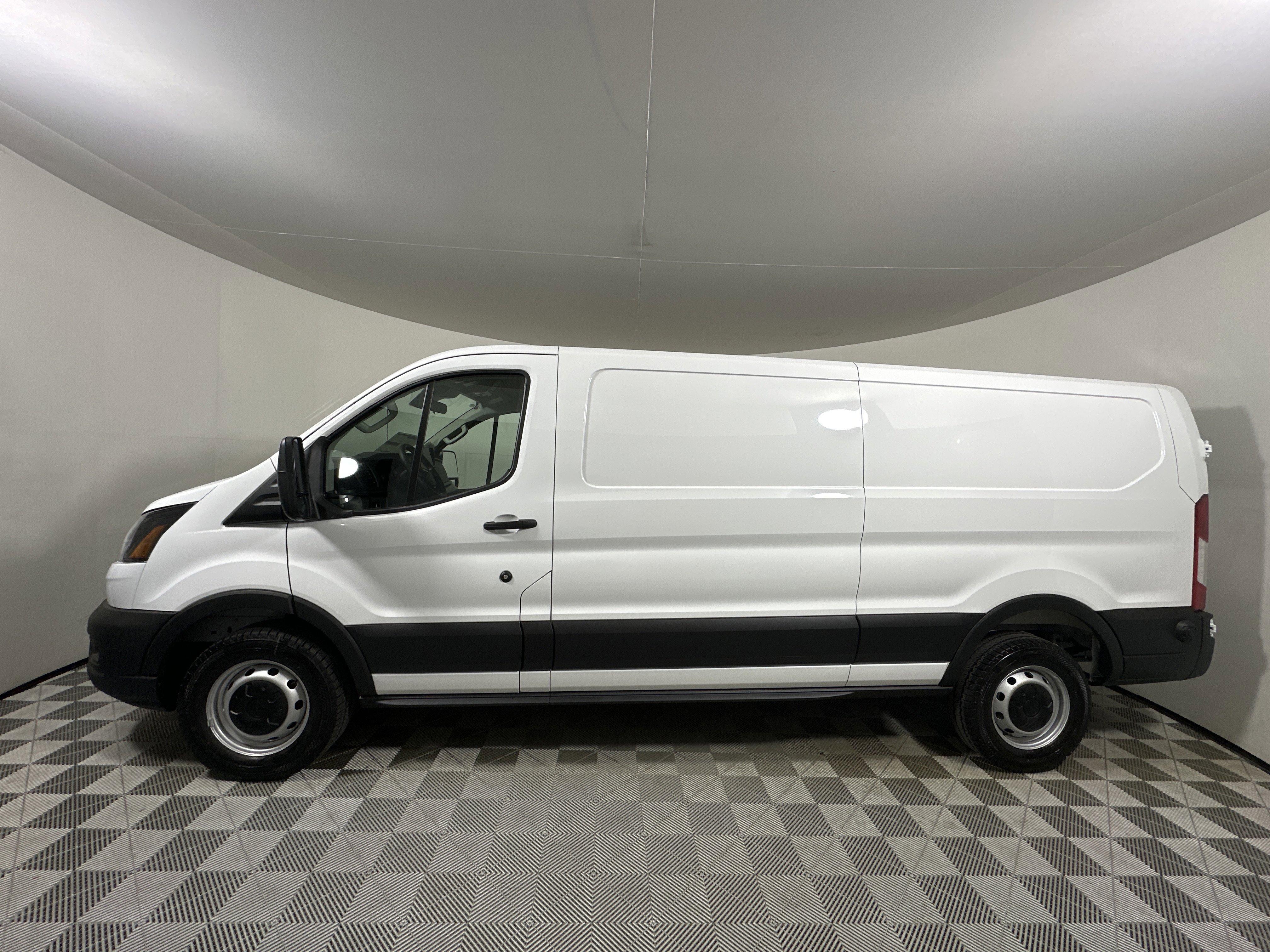 New 2026 OXFORD WHITE Ford  image 4