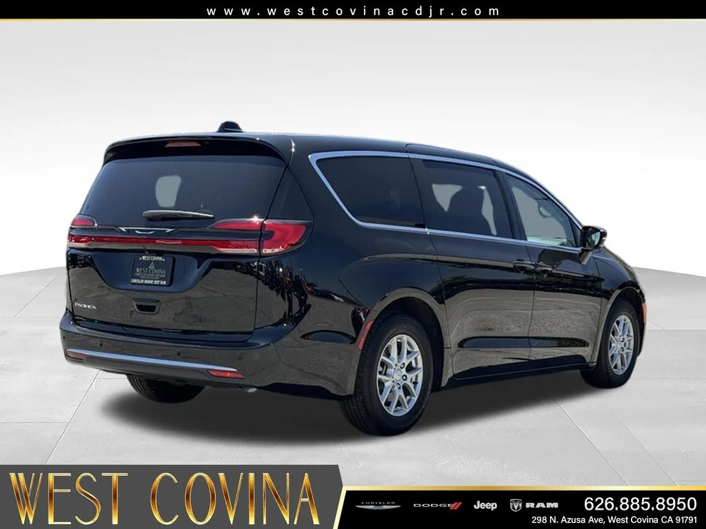 New 2027 Diamond Black Crystal Pearl-Coat Exterior Paint Chrysler Select image 7