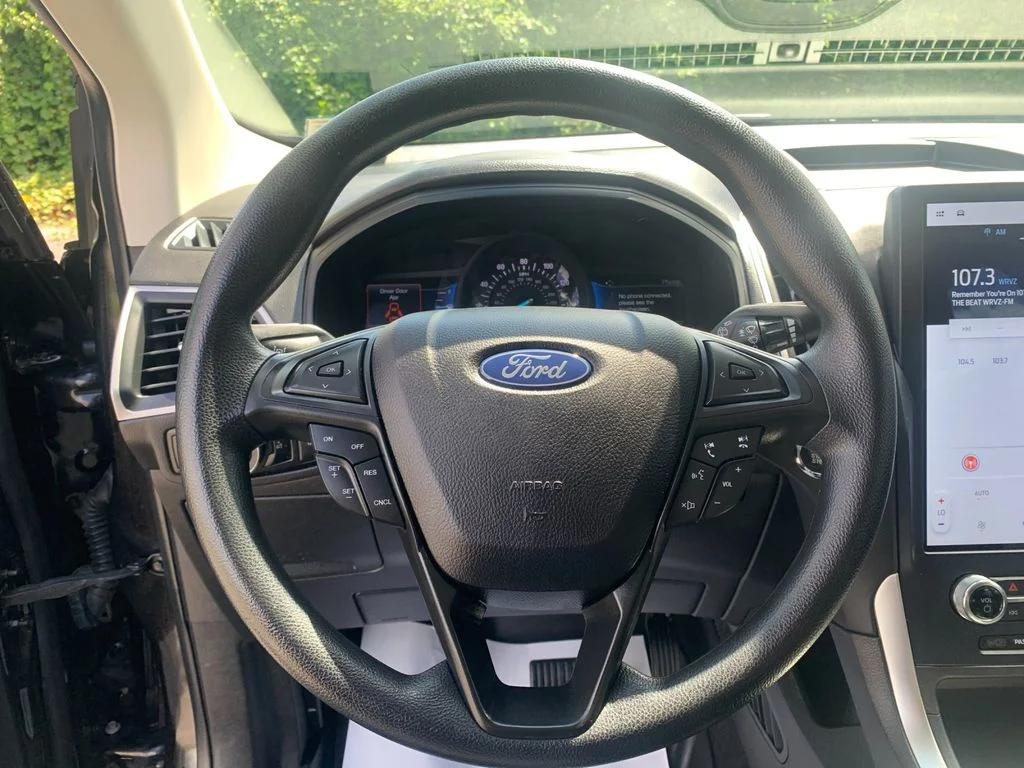 Used 2023 Black Ford SE image 27