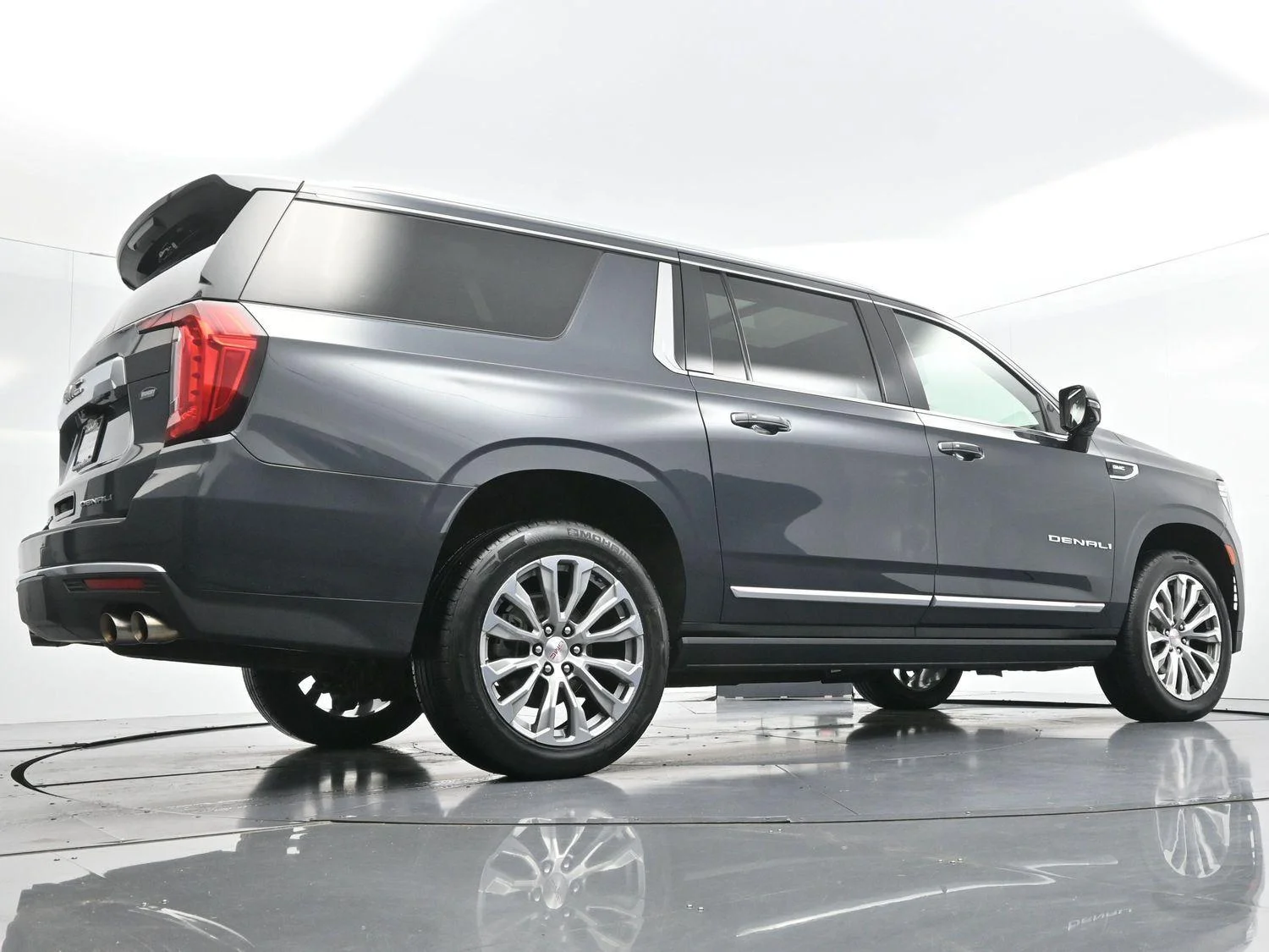 Used 2021 Hunter Metallic GMC Denali image 53